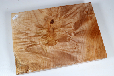 Quilted Maple plain 320x230x55mm - Ahorn0381