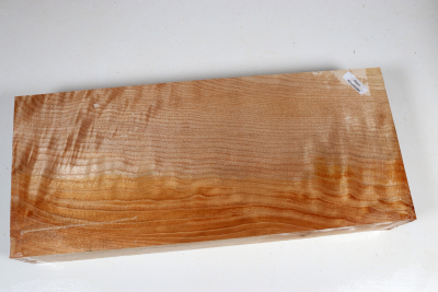 Quilted Maple 335x145x55mm - Ahorn0386