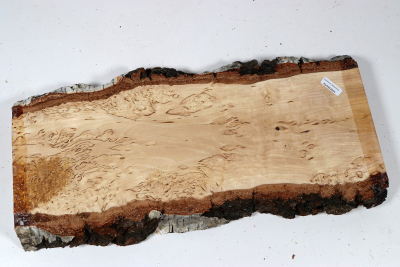 Brettabschnitt karelische Maserbirke 390x170x37mm - KarMB2804 Brettabschnitt karelische Maserbirke 390x170x37mm - KarMB2804