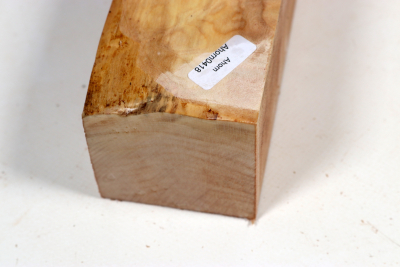 Square Qulited Maple 285x60x60mm - Ahorn0418