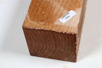 Square Qulited Maple 290x75x75mm - Ahorn0411