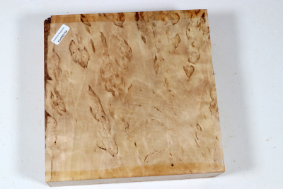 Klotz Karelische Maserbirke 190x190x55mm - KarMB2794 Klotz Karelische Maserbirke 190x190x55mm - KarMB2794