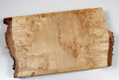 Brettabschnitt karelische Maserbirke  135x210x35mm - KarMB2957