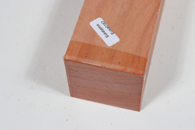 Square Eucalyptus, red 305x52x52mm - Euka0167