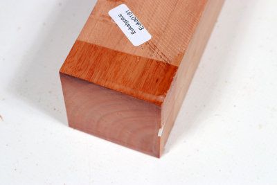 Square Eucalyptus, red 325x52x52mm - Euka0191