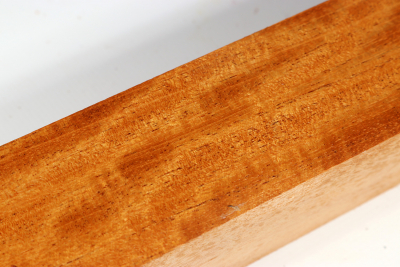 Square Honduran Mahogany / Swietenia curly 305x50x50mm - Swiet0112