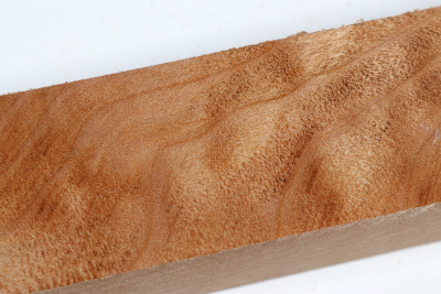 Square Qulited Maple 295x48x48mm - Ahorn0410