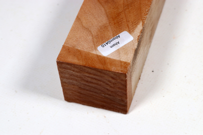 Square Qulited Maple 295x48x48mm - Ahorn0410
