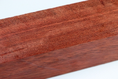 Square Bloodwood, Red Satiné 705x40x40 mm