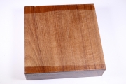 Abmessungen: ca. 200 x 200 x 50 mm